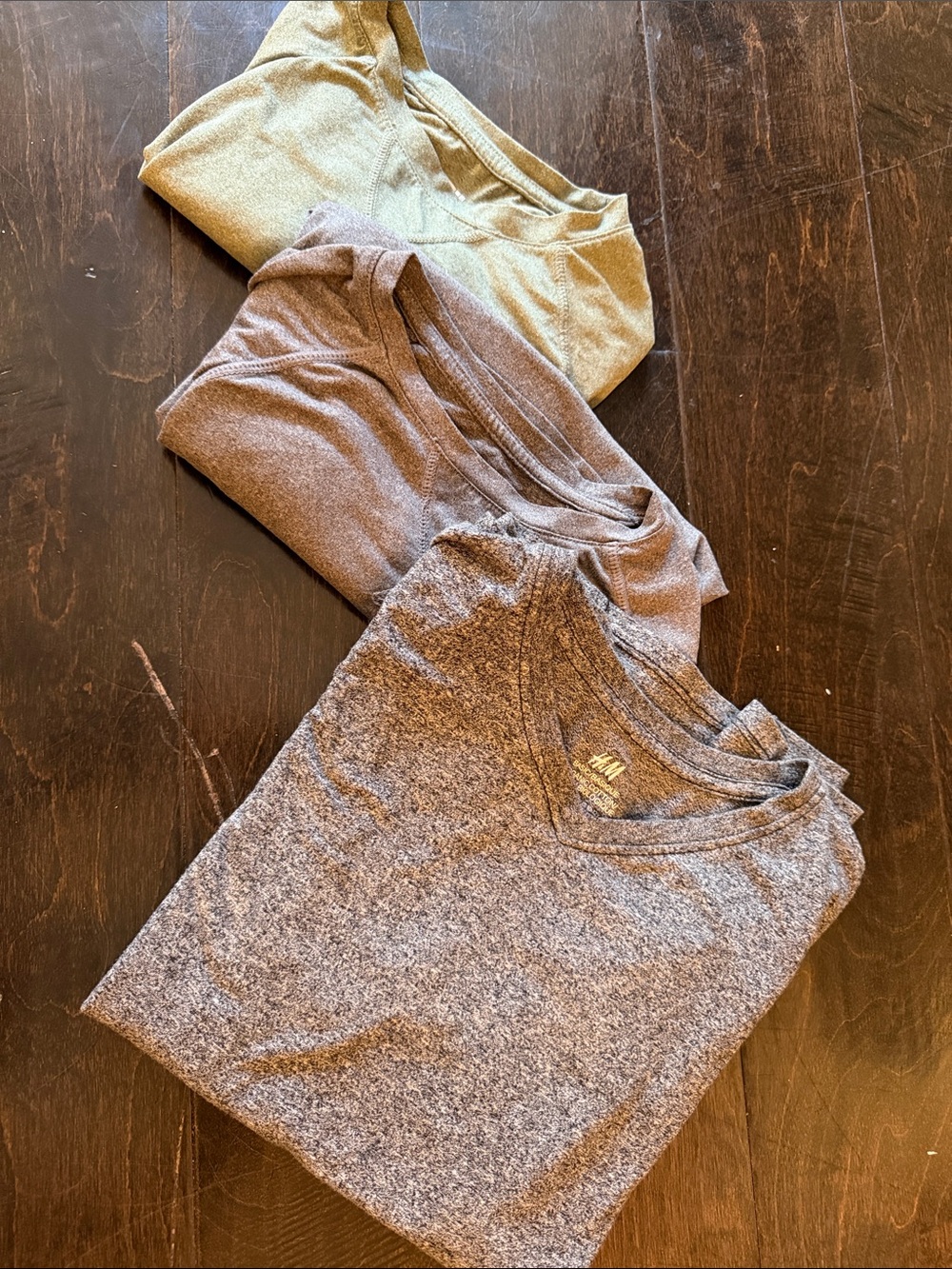 Boys Lot T-shirts H and M & 32 degrees siz10-12 Heather Gray, Green soft t’s